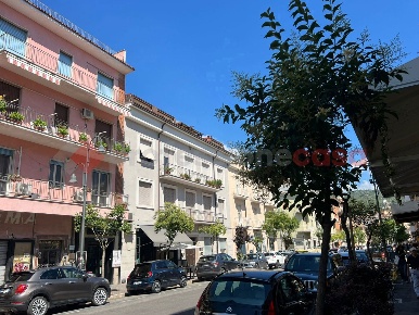 Foto Negozio in Viale Dante 50, Cassino Centro di 95 m² con 1 locali
