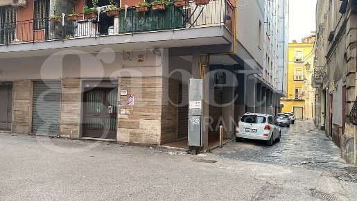Foto Negozio in Via San Girolamo 12, Aversa di 45 m² con 2 locali
