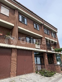 Foto Villa a schiera a Perugia Ferro di Cavallo di 220 m² con 5 locali
