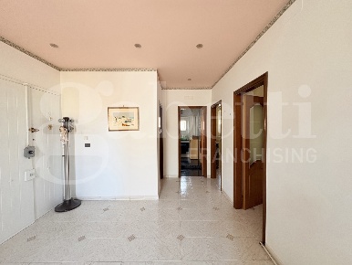 Foto Appartamento in Via DANTE 213, Triggiano di 88 m² con 3 locali