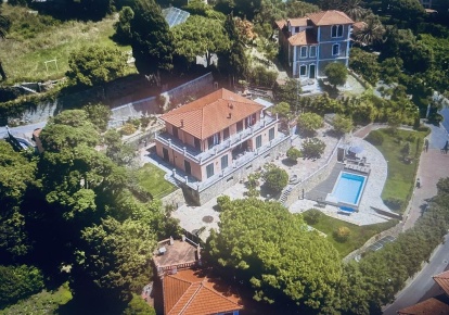 Foto Villa unifamiliare a Bordighera Zona Collinare di 380 m² con 20 locali