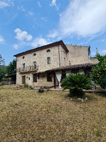 Foto Casa indipendente in Via Colambrici 19, Pastena di 140 m² con 5 locali