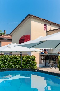Foto Casa indipendente a Borgo Virgilio Cerese di 247 m² con 6 locali