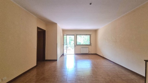 Foto Appartamento in Via Giuseppe Gavazzi, Roma Ponte Mammolo di 112 m²
