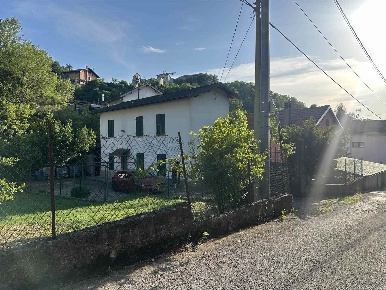 Foto Villa unifamiliare a Stazzano Centro di 125 m² con 5 locali in vendita