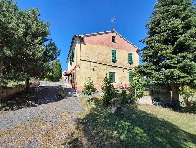 Foto Villa bifamiliare a Poggio San Marcello di 175 m² con 6 locali