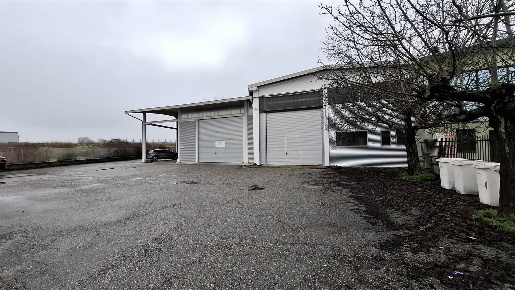 Foto Capannone industriale a Casalpusterlengo Centro di 754 m² con 3 locali
