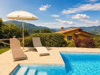 Foto Villa unifamiliare a Castelnuovo di Garfagnana di 346 m² con 9 locali