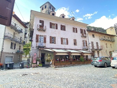 Foto Appartamento in Piazza Renè de Challand 1, Verrès Centro di 177 m²