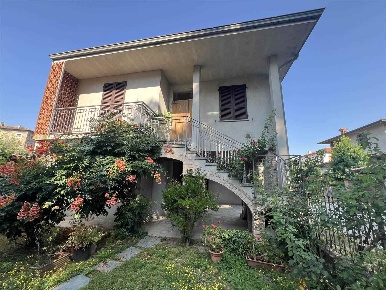Foto Casa indipendente in Via del Castello 2, Vigolzone Centro di 120 m²