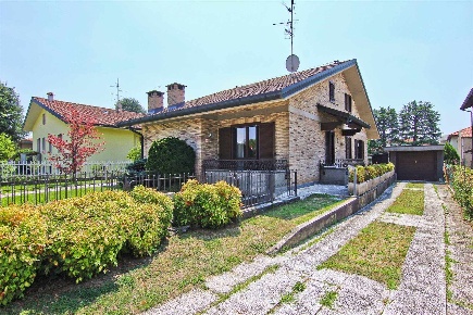 Foto Villa unifamiliare in Via Del Galletto 15, Cogliate Centro di 163 m²