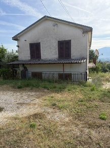 Foto Appartamento a San Giovanni Incarico Centro di 120 m² con 5 locali