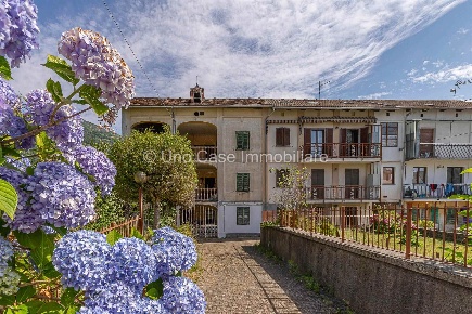 Foto Case semi ndipendenti in Via Acquarossa 4, Brosso di 405 m² in vendita