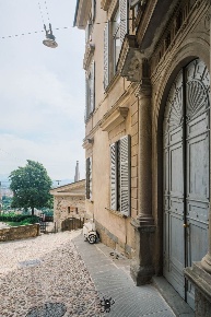 Foto Appartamento in via San Lorenzino  11, Bergamo Città Alta di 286 m²
