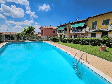 Foto Appartamento a Castelnuovo del Garda Sandrà di 78 m² con 4 locali
