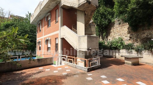 Foto Casa indipendente a Chianciano Terme di 170 m² con 12 locali