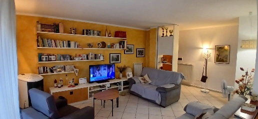 Foto Appartamento a Sinalunga Centro di 95 m² con 5 locali in vendita