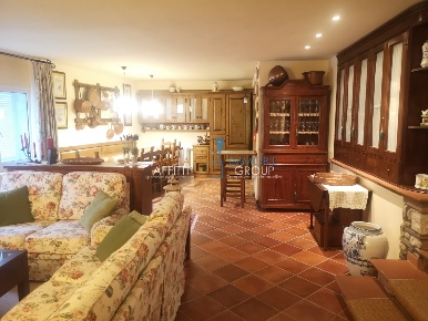 Foto Appartamento in Via Foce 25, Massa Castagnola di 120 m² con 6 locali