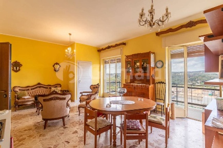Foto Appartamento in Via Vespucci 49, Noto Centro di 90 m² con 5 locali