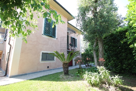 Foto Villa unifamiliare in Viale San Concordio 483, Lucca San Concordio