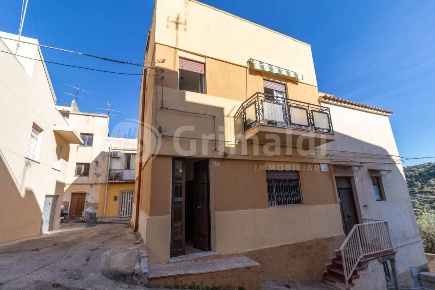 Foto Casa indipendente in A.Fogazzaro 17, Noto Centro di 150 m² in vendita