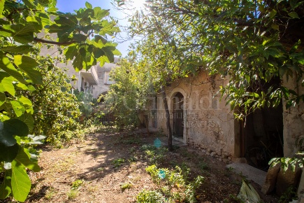 Foto Casa indipendente in VIA GIUSTI 1, Avola Centro di 400 m² con 7 locali