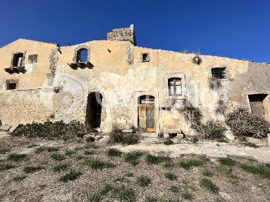 Foto Casa indipendente in Bonivini 1, Noto Centro di 1160 m² con 10 locali