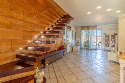 Foto Appartamento in Via Monsignore Lauricella 4, Siracusa di 210 m²