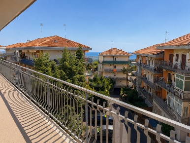Foto Appartamento in Via Giuseppe Leonardi 52, Aci Catena Centro di 145 m²