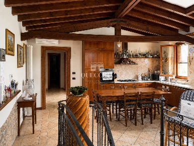 Foto Villa bifamiliare in Via Bersaglio, Lonato del Garda di 320 m²