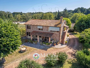 Foto Villa unifamiliare in Via Volterrana 505, Terricciola di 380 m²