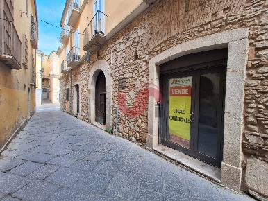 Foto Locale commerciale in Via Stanislao da Bologna, Benevento di 29 m²