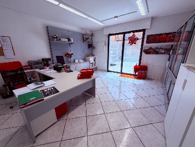 Foto Locale commerciale in VIA TOSCO ROMAGNOLA 239, Calcinaia Fornacette