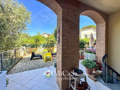 Foto Villa a schiera in Via Dei Salici 5, Pisa Tirrenia di 105 m²