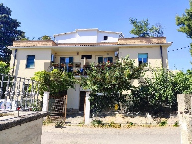 Foto Appartamento in Via Passo La Croce 6, Pescara di 97 m² con 4 locali