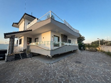 Foto Villa unifamiliare in pomigliano d'arco via antonio vivaldi, di 393 m²