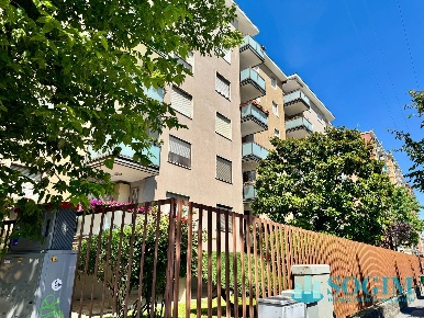 Foto Appartamento in Viale  Romagna 1, Cologno Monzese Centro di 121 m²