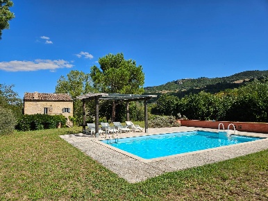 Foto Rustico in Contrada Colle Tafano snc, Smerillo di 230 m² con 5 locali