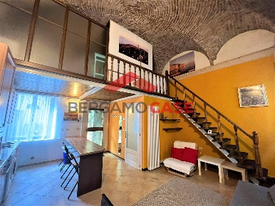 Foto Appartamento in Via Pignolo 112, Bergamo Centro di 50 m² con 2 locali