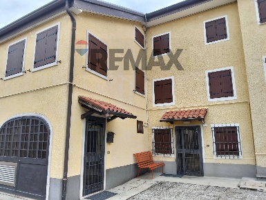 Foto Case semi ndipendenti in Via Marchi 10-11, Lusiana Conco di 220 m²