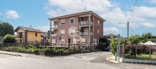 Foto Appartamento in Via Lorenzo Perosi 1, Samarate Cascina Elisa di 107 m²