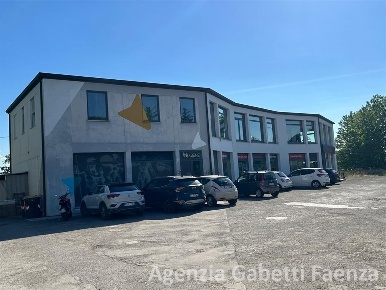 Foto Negozio a Faenza di 510 m² in vendita