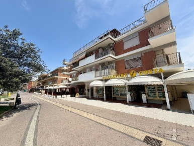 Foto Appartamento in Viale Francia, Pomezia di 99 m² in vendita