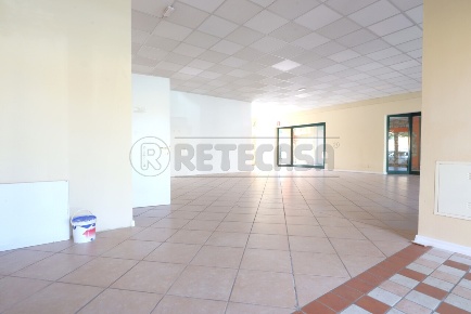 Foto Locale commerciale in Contrà Corpus Domini, Brendola di 166 m²