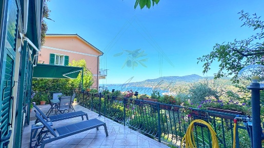Foto Villa unifamiliare in Via Carcassoni 2, Rapallo Centro di 220 m²