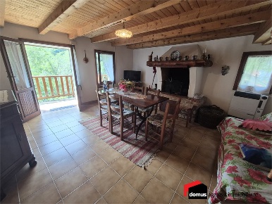 Foto Rustico a Posina Centro di 180 m² con 8 locali in vendita