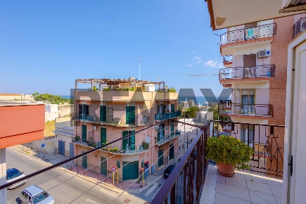 Foto Appartamento in Via Cattaro 4, Giovinazzo di 101 m² con 4 locali