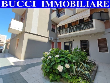 Foto Appartamento in Via Renato Berardinucci, Pescara di 110 m² in vendita