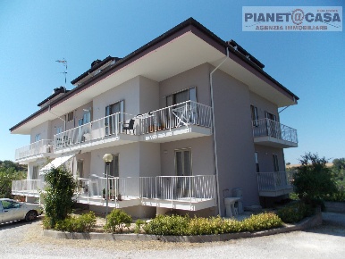 Foto Appartamento in C.da Fonte Trufo, Massignano di 90 m² con 3 locali