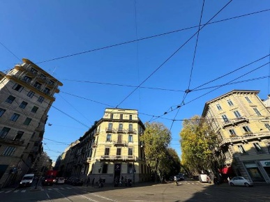 Foto Negozio in Via Olona, Milano Sant'Ambrogio di 60 m² con 2 locali